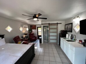 1 chambre, fer et planche à repasser, Wi-Fi, literie fournie