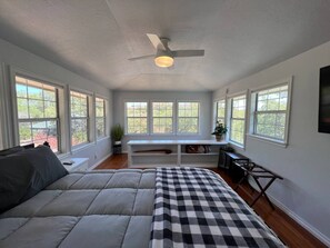 2 sovrum, skrivbord, strykjärn/strykbräda och gratis wi-fi