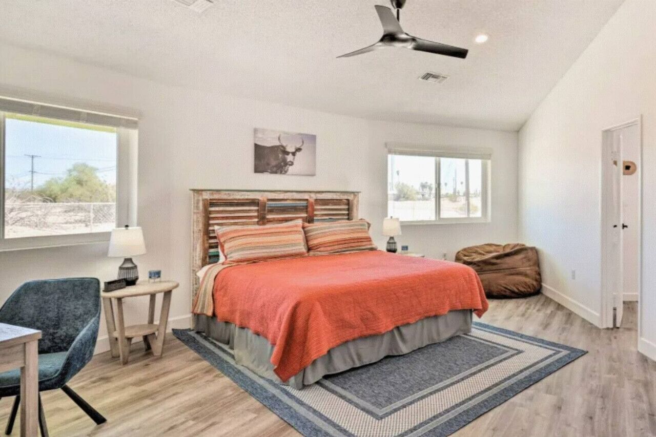 3 slaapkamers, een bureau, een strijkplank/strijkijzer, wifi