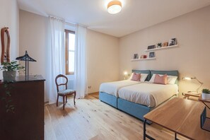 3 habitaciones, tabla de planchar con plancha y wifi