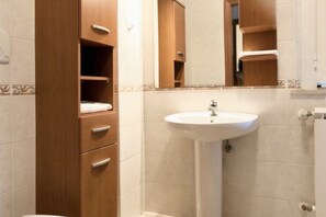 Ducha, bidet, toallas