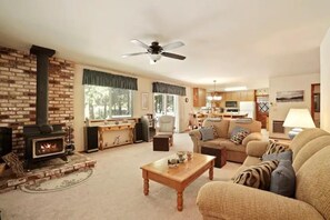 Smart TV, fireplace, DVD player