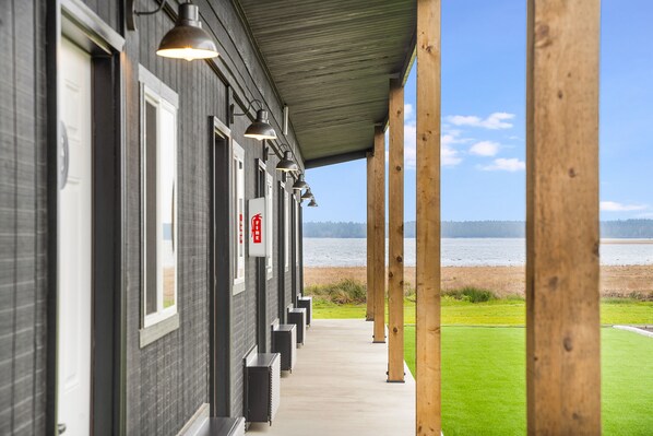 Exterior - South Bay Inn (Westport)