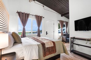 Traditional Room | Free WiFi - South Bay Inn (Westport)