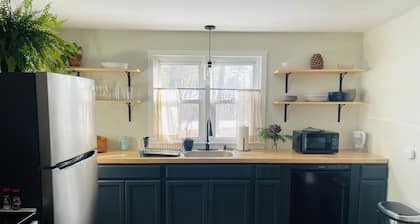 Cozy Hudson Valley Retreat - 1950's Ranch Close to Everything