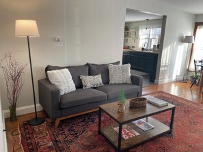 Älytelevisio, DVD-soitin, työhuone