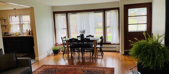 Cozy Hudson Valley Retreat - 1950's Ranch Close to Everything