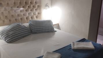 Kamar Double Bulan Madu | Seprai antialergi, setrika/meja setrika, dan Wi-Fi gratis