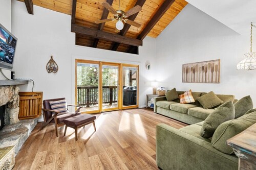 Tahoe City Condo central to all!