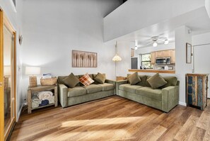 Televisión y chimenea 