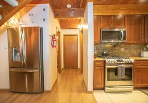 Refrigerador, microondas, horno y lavavajillas