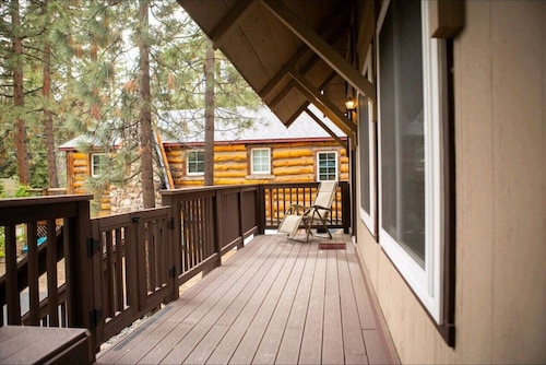 Speedboat Beach Cabin Close to Skiing and Casinos