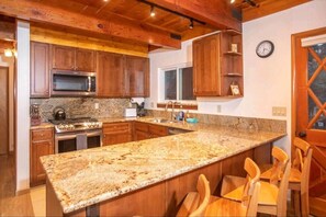 Réfrigérateur, micro-ondes, four, lave-vaisselle