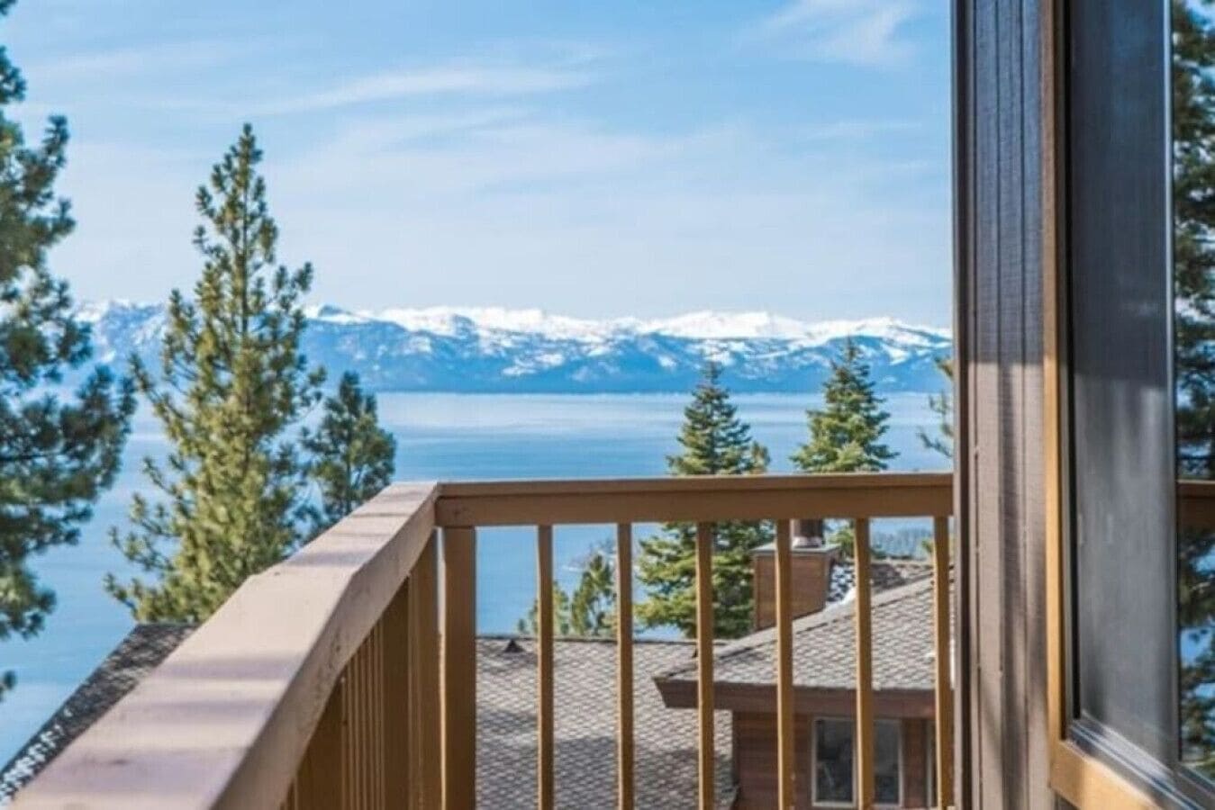 Beautiful Views of Lake Tahoe-Minutes to Skiing!