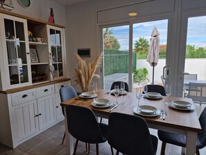 Dining - "Del Perro"@MARISOL: 300m to the beach, private pool, A/C, WiFi, dog beach (Riumar)