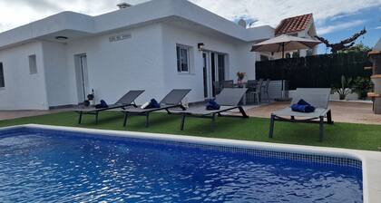 "Del Perro"@MARISOL: 300m to the beach, private pool, A/C, WiFi, dog beach