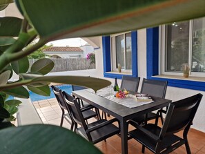 Outdoor dining - "Delphine"@MARISOL: 100m to the beach, private pool, A/C, WiFi, dog beach (Riumar)