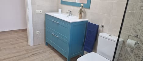 淋浴設備、提供毛巾