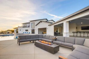 Unclassified image, 3 of 51, button