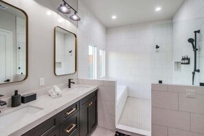 Shower, hair dryer, towels - Luxury Resort Home with Pool, Pickleball Court & Golf Simulator (El Cajon)