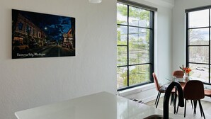 Dining - Stay, play, relax- Sleeps 4, close to downtown with rooftop hot tubs! (Traverse City)