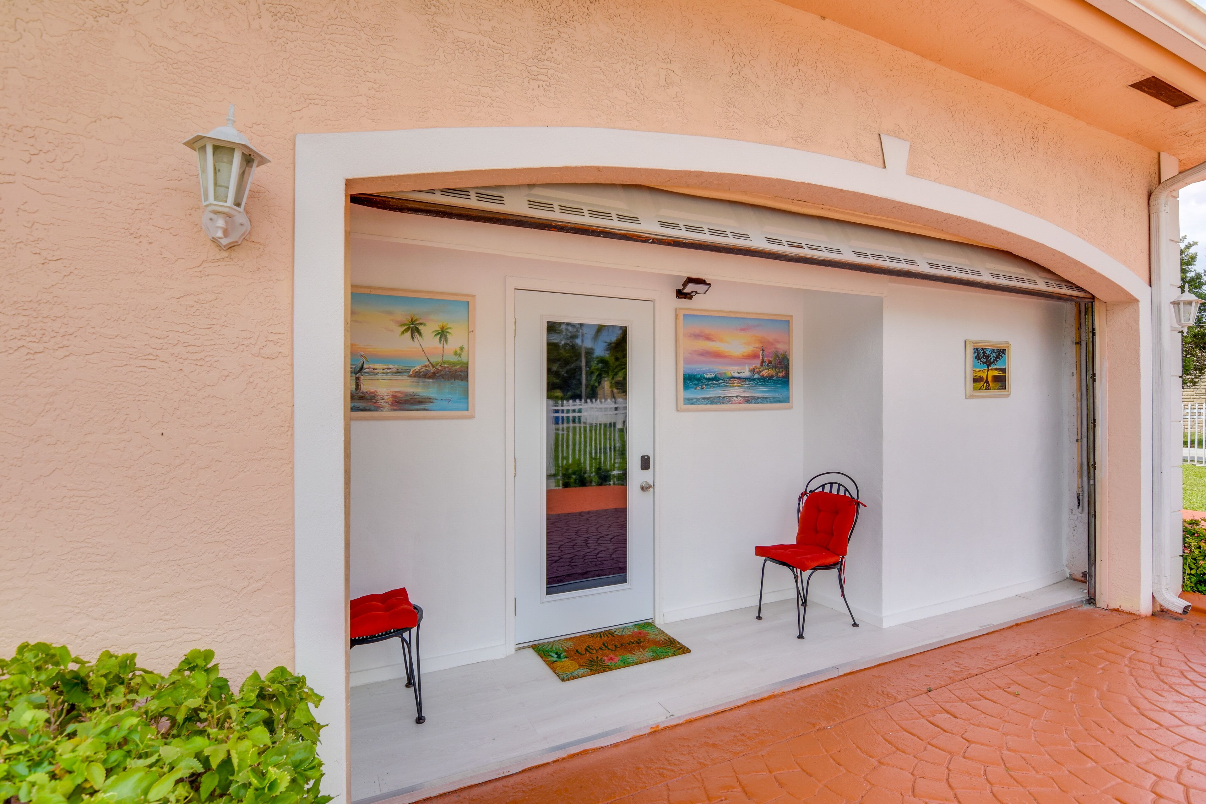 Miami Gardens Studio with Patio: 12 Mi to Ocean!