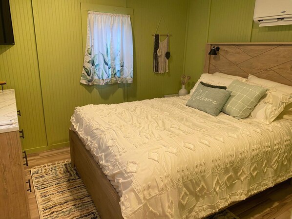 1 habitación, caja de seguridad en la habitación y cuna de viaje 