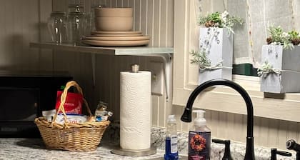 Cozy Tiny Home Quiet 1/1 Close to Riding Trails