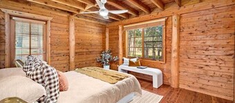 Cosy "log cabin style" cottage at the foothills of the mountains in Gloucester