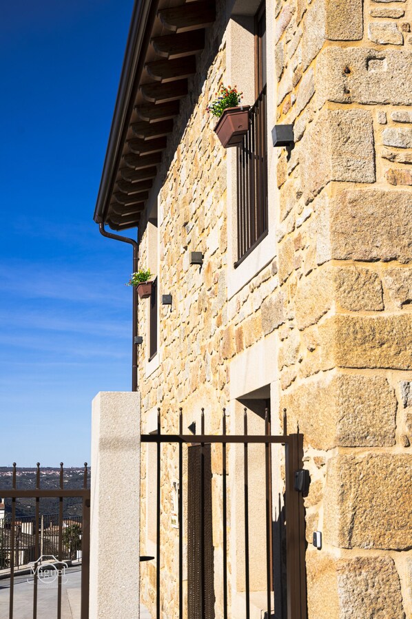 Front of property - Casa Rural La Tahona (Fermoselle)