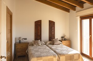 Exclusive Villa | 2 bedrooms, individually decorated, individually furnished, desk - Casa Rural La Tahona (Fermoselle)
