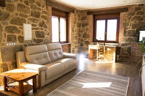 Exclusive Villa | Living area | Heated floors - Casa Rural La Tahona (Fermoselle)