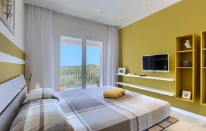 4 bedrooms, iron/ironing board, travel crib, free WiFi