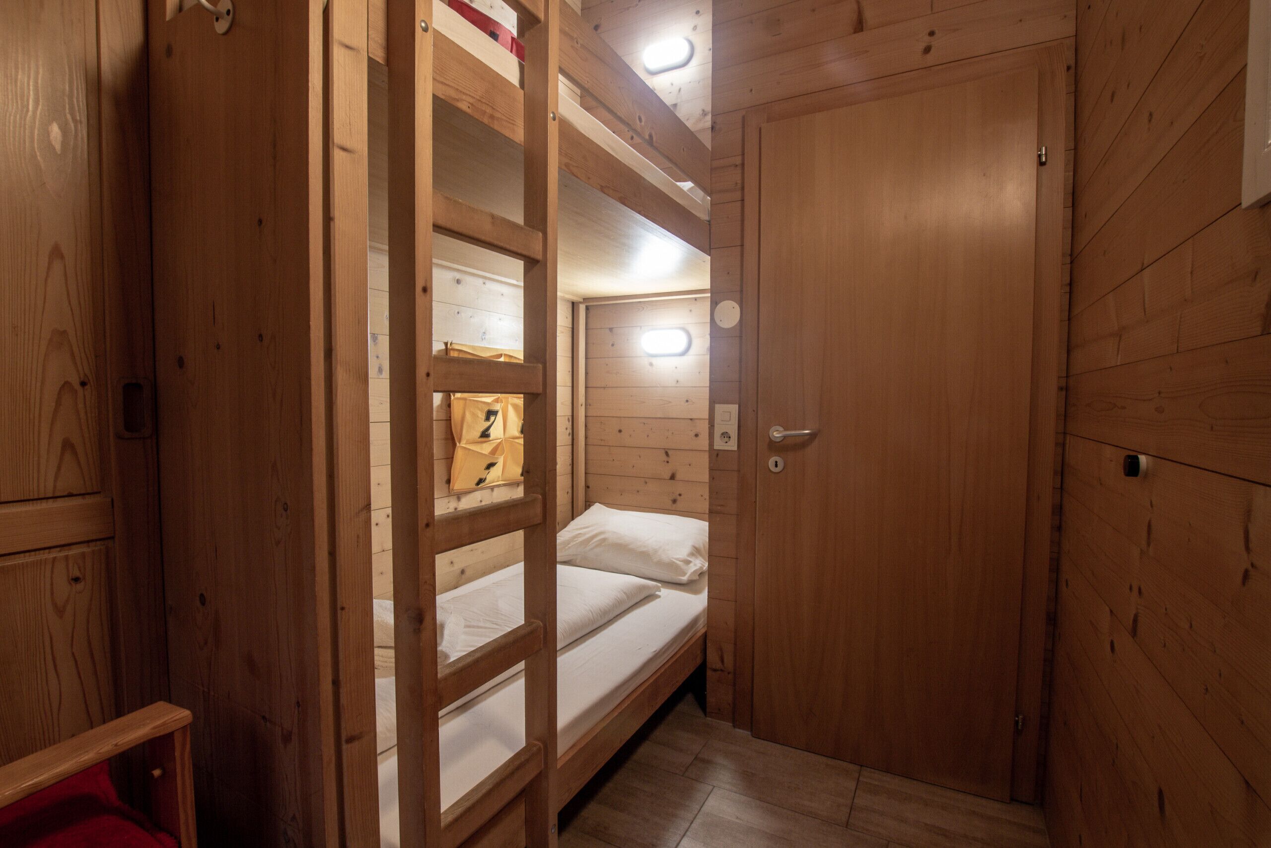 3 slaapkamers, een strijkplank/strijkijzer, gratis wifi, beddengoed