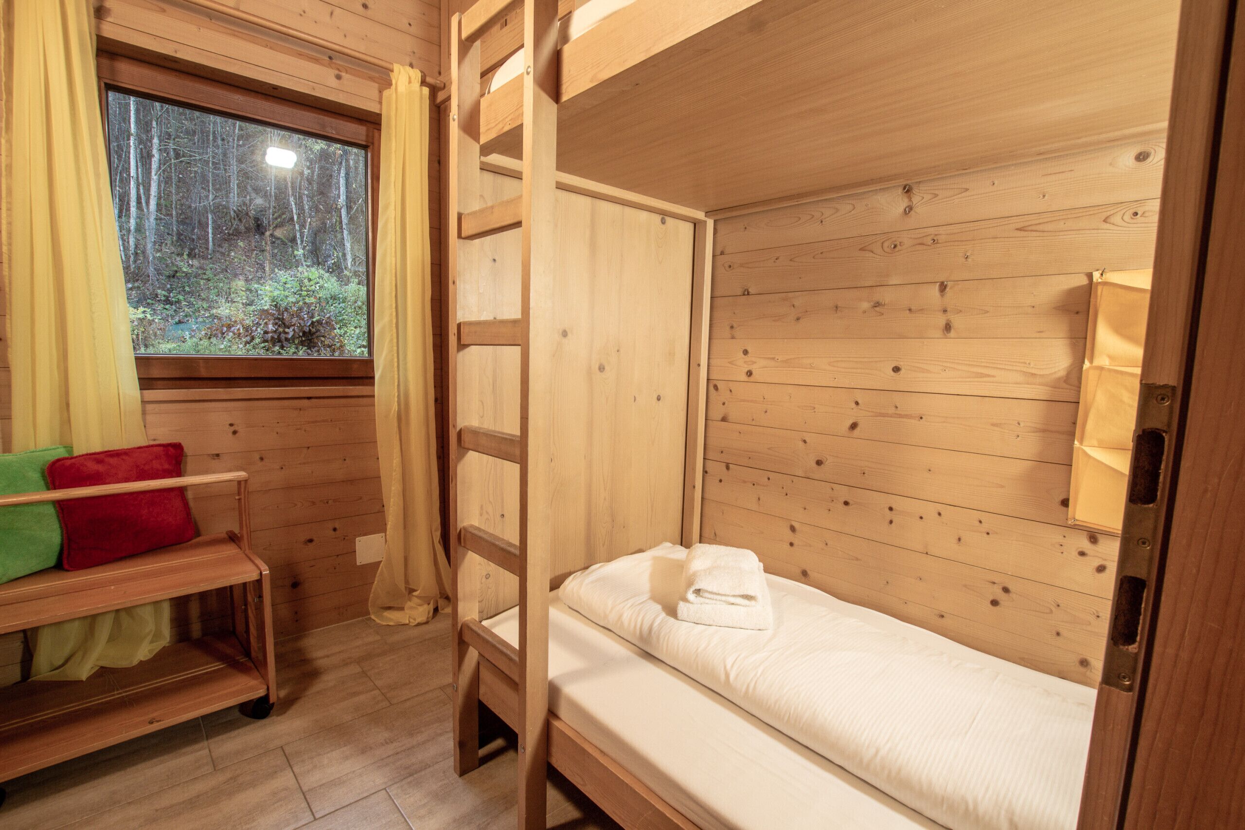 3 slaapkamers, een strijkplank/strijkijzer, gratis wifi, beddengoed