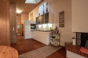 Geladeira, fogão, cooktop, lava-louças