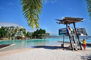 Una spiaggia nelle vicinanze, teli da spiaggia