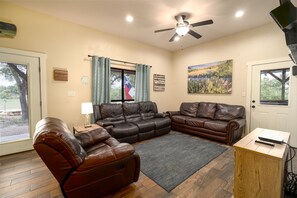 TV, fireplace, DVD player - Wiggle Butts Ranch #1 | Private Pool | Hot Tub, Wiggle Butts Ranch (Comal County)