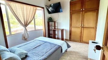 4 bedrooms, free WiFi, bed sheets