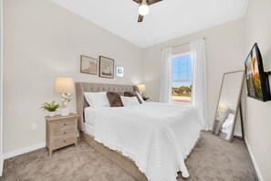 5 bedrooms, travel crib, WiFi, bed sheets - Magical Themed Home Near Disney (Kissimmee)