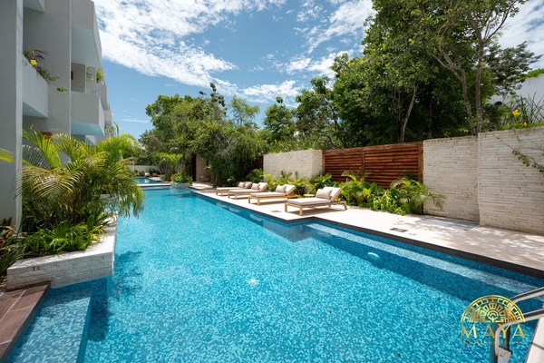 2 outdoor pools