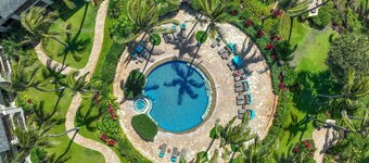 Romantic Getaway • 1BR Villa Steps to Beach & Pool