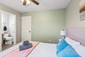 3 habitaciones, tabla de planchar con plancha, cuna de viaje y wifi 