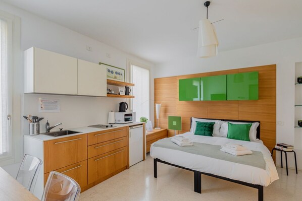 1 間睡房、熨斗/熨衫板、上網