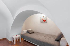 1 bedroom, Internet - GuestHost - Functional Apt x5 in the Heart of Catania (Catania)
