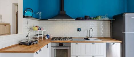 Réfrigérateur, four, plaque de cuisson, lave-vaisselle