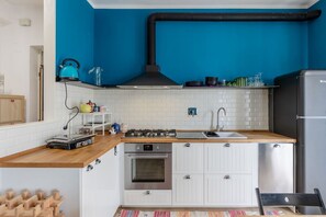 Køleskab, ovn, kogeplade, opvaskemaskine