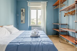 2 habitaciones, tabla de planchar con plancha y ropa de cama