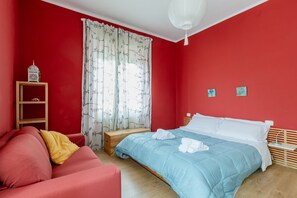 2 bedrooms, iron/ironing board, bed sheets