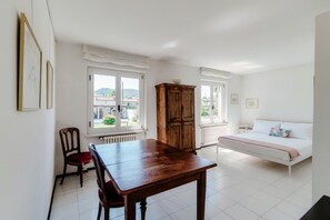 4 habitaciones, tabla de planchar con plancha y wifi gratis 